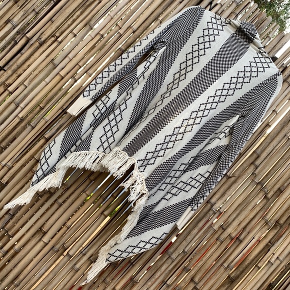 Mia Maddison open front waterfall fringed cardigan - Picture 6 of 7